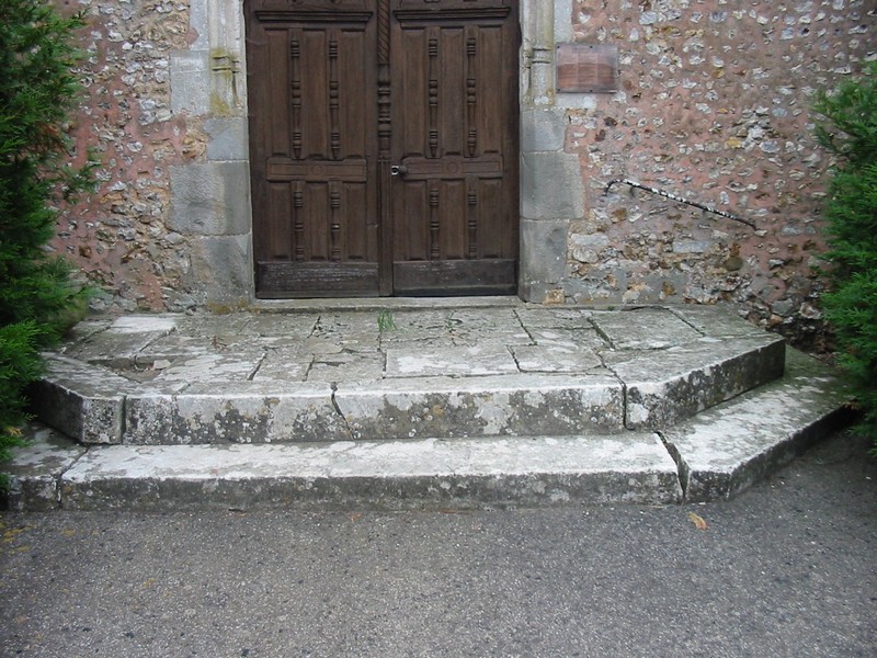 Perron eglise GRANDVILLIERS